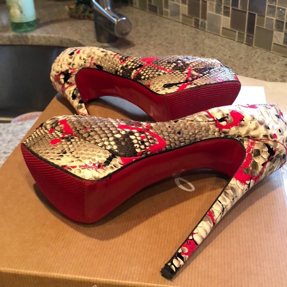 Louboutin lady peep 150 pyt vulcano/patent to